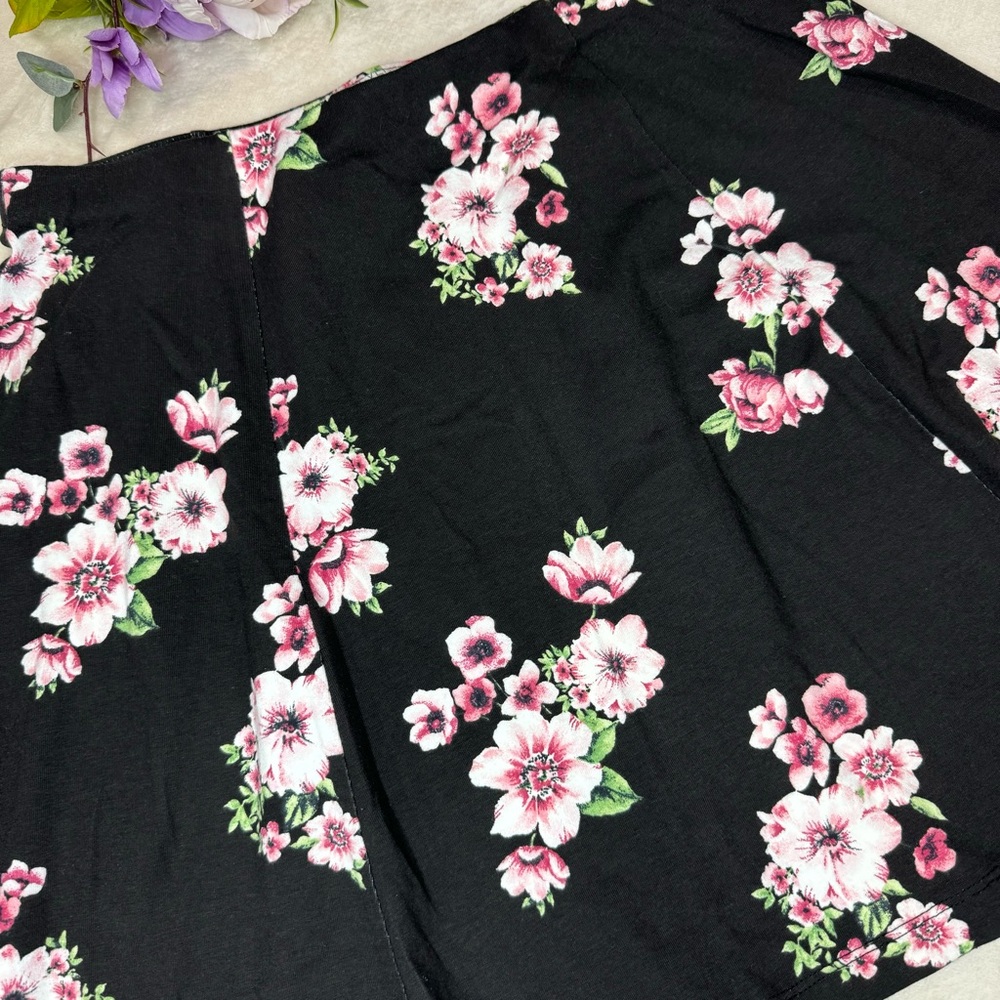 Forever 21 Floral Black Mini Skirt - Picture 2 of 10